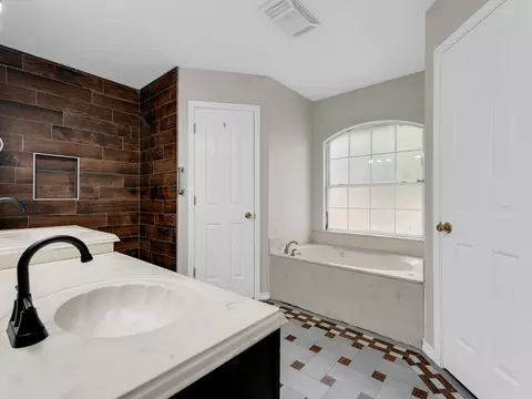 Bath - 84 Thomas Dr, Martindale, TX 78655 photo 1 of 6