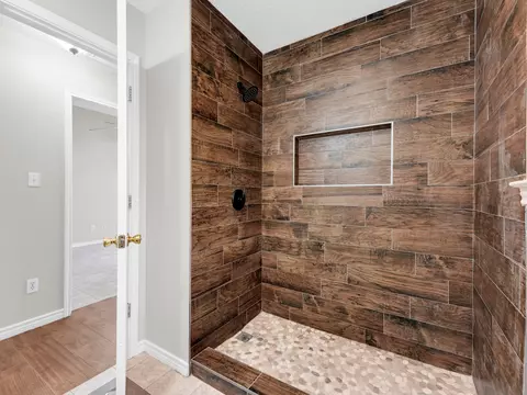 Bath - 84 Thomas Dr, Martindale, TX 78655 photo 6 of 6