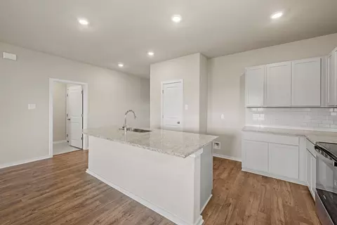 Kitchen - 156 Wind Hl, Jarrell, TX 76537 photo 5 of 5
