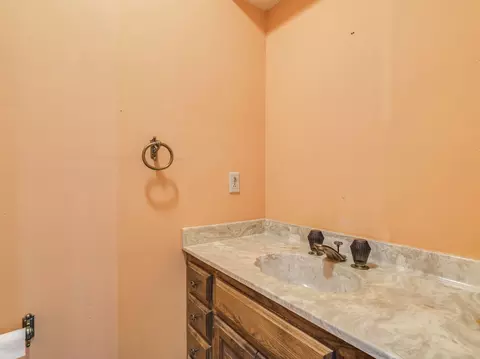 Bath - 1112 Live Oak Loop, Buda, TX 78610 photo 4 of 5
