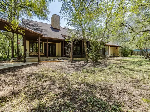 Exterior - 1112 Live Oak Loop, Buda, TX 78610 photo 7 of 10