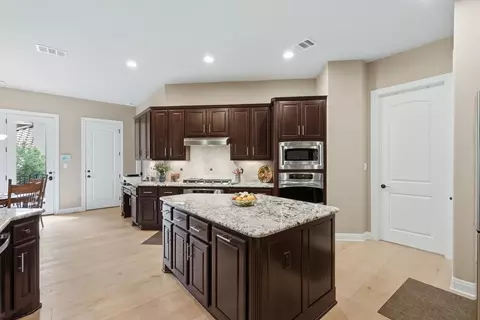 Kitchen - 4020 Vail Dv, Austin, TX 78738 photo 4 of 5
