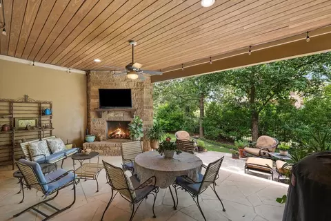 Exterior - 4020 Vail Dv, Austin, TX 78738 photo 4 of 8
