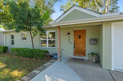 2205 N Plains Ave, Austin, TX 78757