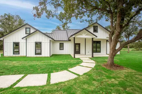 337 Smitty Ln, Lockhart, TX 78644
