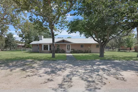 661 W South St, Bertram, TX 78605