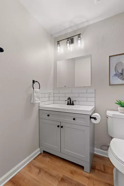 Bath - 724 Lavaca Loop, Elgin, TX 78621 photo 4 of 6