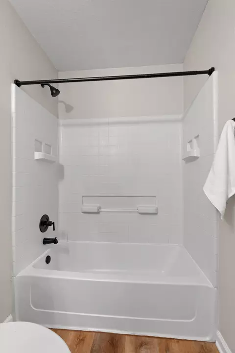 Bath - 724 Lavaca Loop, Elgin, TX 78621 photo 5 of 6