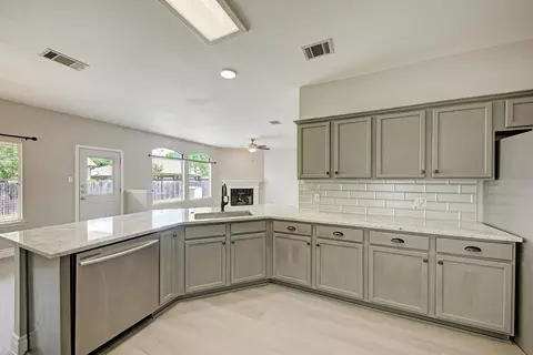 Kitchen - 4408 Tello Path, Austin, TX 78749 photo 4 of 5
