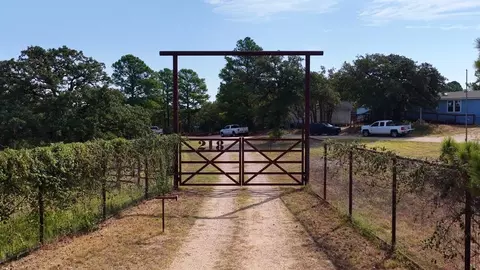 218 Little Ranch Rd, Red Rock, TX 78662
