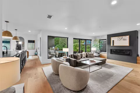 8300 Hathaway Dr, Austin, TX 78757