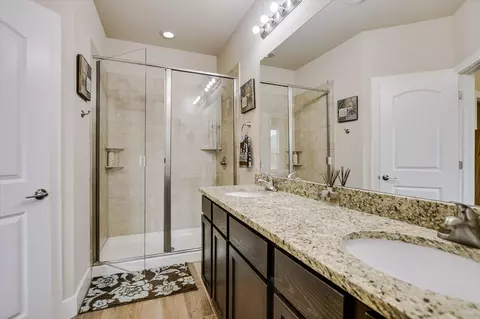 Bath - 528 High Tech Dr, Georgetown, TX 78626 photo 1 of 2