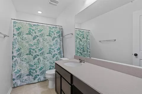Bath - 720 Bailey Park Dr, Jarrell, TX 76537 photo 3 of 3