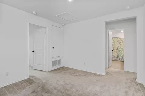 Entry Way - 720 Bailey Park Dr, Jarrell, TX 76537 photo 3 of 5