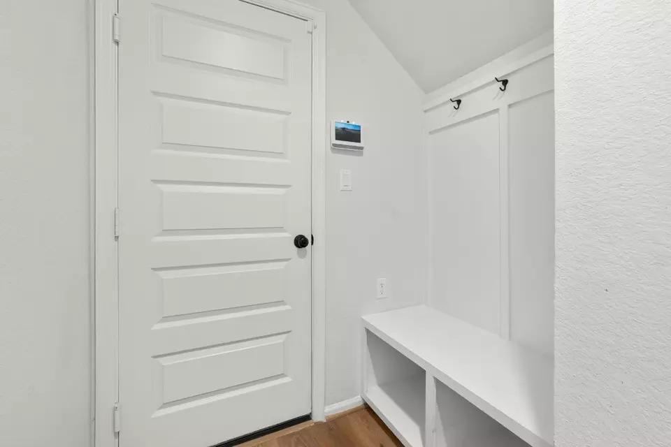 Entry Way - 105 Sweetgum Cv, Bastrop, TX 78602 photo 6 of 7