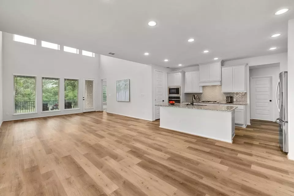 Living - 105 Sweetgum Cv, Bastrop, TX 78602 photo 3 of 4