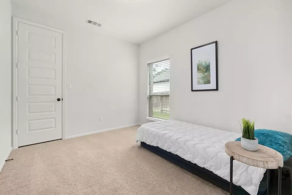 Bedroom - 105 Sweetgum Cv, Bastrop, TX 78602 photo 2 of 4