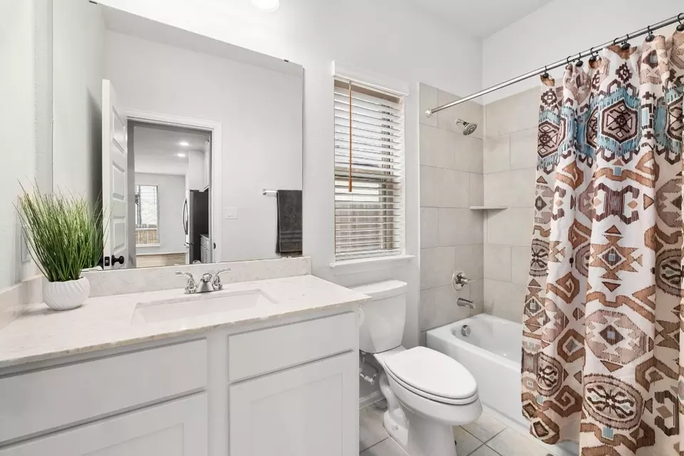 Bath - 105 Sweetgum Cv, Bastrop, TX 78602 photo 3 of 3