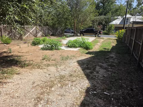 102 E Alamo St, Elgin, TX 78621 photo 6