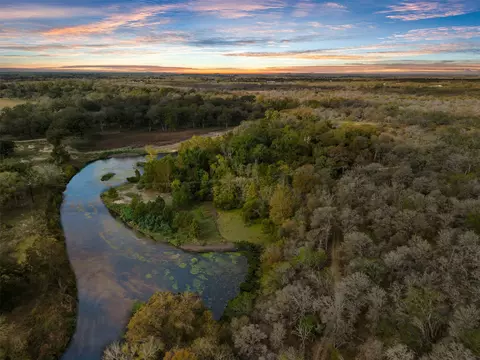 1 Us 90, Seguin, TX 78155