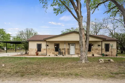 1131 E Fannin St, Luling, TX 78648