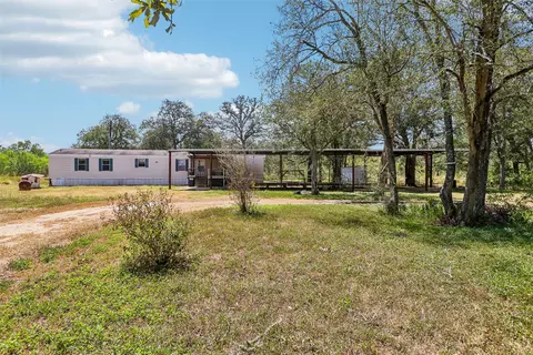 716 W County Road 109 Rd, Leesville, TX 78122