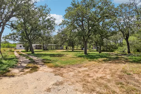716 W County Road 109 Rd, Leesville, TX 78122