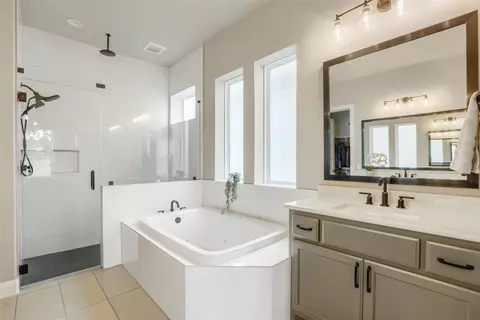Bath - 104 Eagle Pass Trl, Georgetown, TX 78628 photo 1 of 4