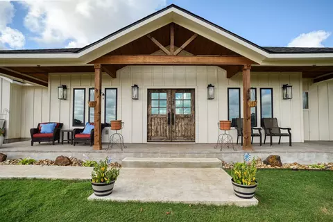 3553 Hunt Ln, Waelder, TX 78959