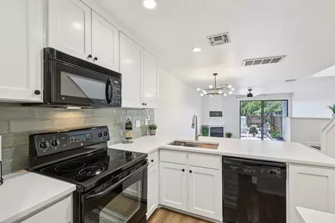 7122 Wood Hollow Dr #52, Austin, TX 78731