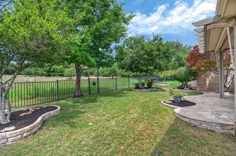 327 Fieldstone Dr, Georgetown, TX 78633