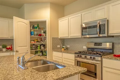 Kitchen - 7225 Ranchito Dr, Austin, TX 78744 photo 7 of 7