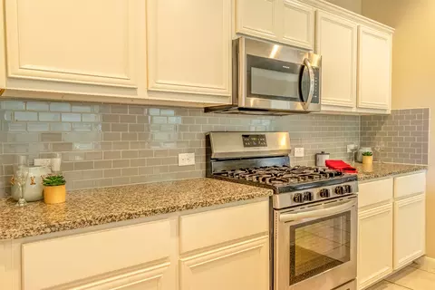 Kitchen - 7225 Ranchito Dr, Austin, TX 78744 photo 3 of 7