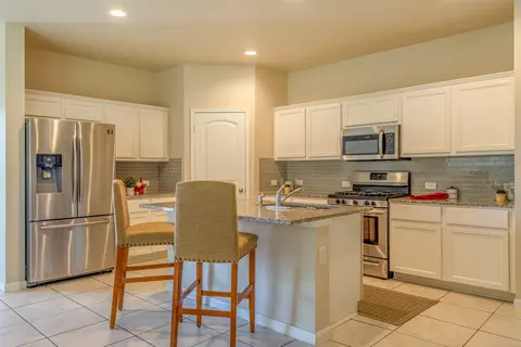 Kitchen - 7225 Ranchito Dr, Austin, TX 78744 photo 6 of 7