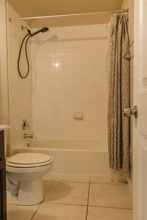 Bath - 7225 Ranchito Dr, Austin, TX 78744 photo 3 of 3