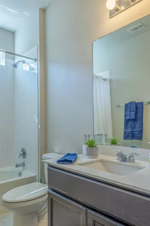 Bath - 7225 Ranchito Dr, Austin, TX 78744 photo 1 of 3