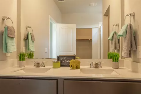 Bath - 7225 Ranchito Dr, Austin, TX 78744 photo 1 of 3