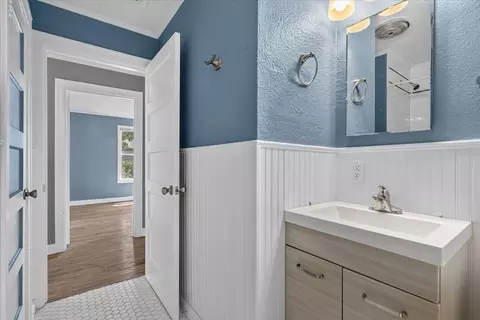 Bath - 4800 Evans Ave #A, Austin, TX 78751 photo 1 of 2