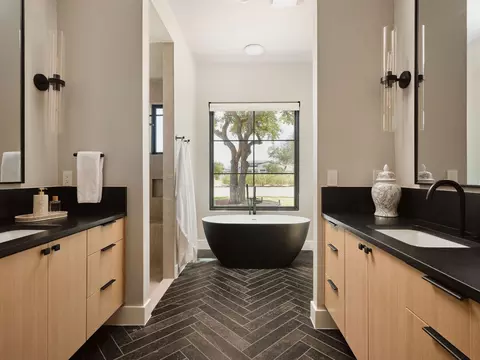 Bath - 117 Stone Bluff Dr, Georgetown, TX 78633 photo 3 of 7