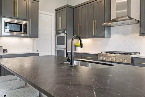 Kitchen - 2220 Normandy Vw, Leander, TX 78641 photo 5 of 6