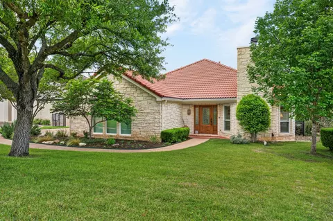 17 Stillmeadow Dr, The Hills, TX 78738