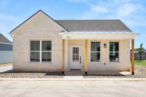 802 S Creek St #100, Fredericksburg, TX 78624