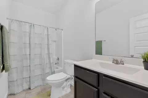 Bath - 224 Trellis Blvd, Leander, TX 78641 photo 1 of 2