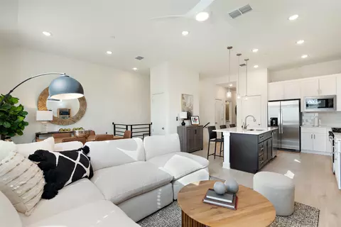 200 W 56th St #7104, Austin, TX 78751