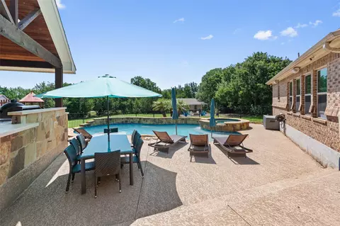 205 Quarry Lake Est, Liberty Hill, TX 78642