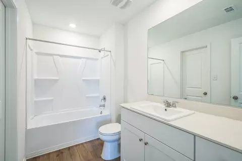 Bath - 505 Sergeant Murphy Rd, Jarrell, TX 76537 photo 1 of 2