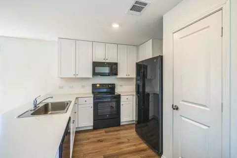 Kitchen - 505 Sergeant Murphy Rd, Jarrell, TX 76537 photo 2 of 2