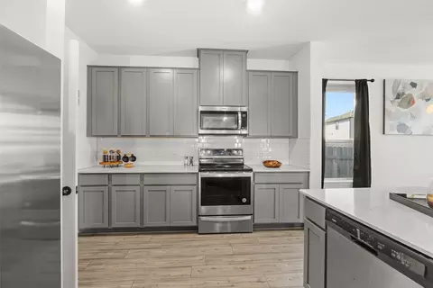 Kitchen - 105 Colonel Mcnally Loop, Jarrell, TX 76537 photo 9 of 9