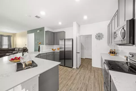 Kitchen - 105 Colonel Mcnally Loop, Jarrell, TX 76537 photo 5 of 9