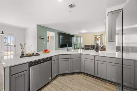 Kitchen - 105 Colonel Mcnally Loop, Jarrell, TX 76537 photo 6 of 9